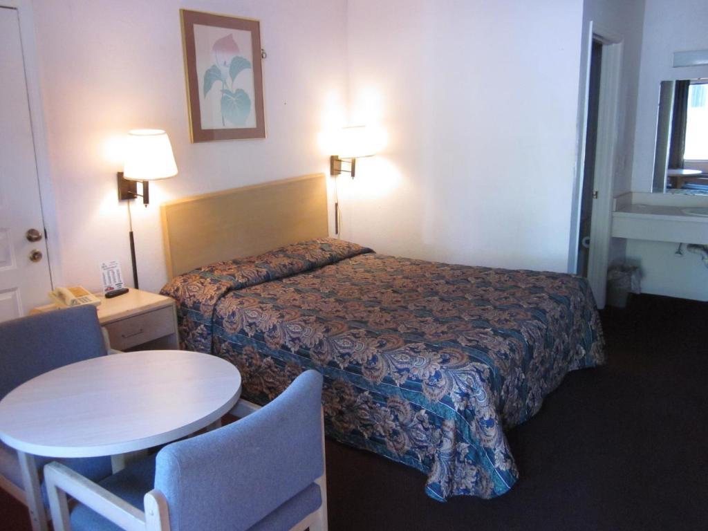 Westmont Inn - Lakeland Room photo